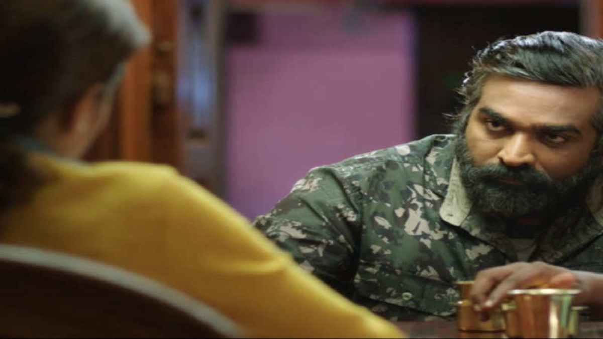 ‘দেশদ্রোহী’ বিজয় সেতুপতিকে লাথির বিনিময়ে পুরস্কার ঘোষণা!