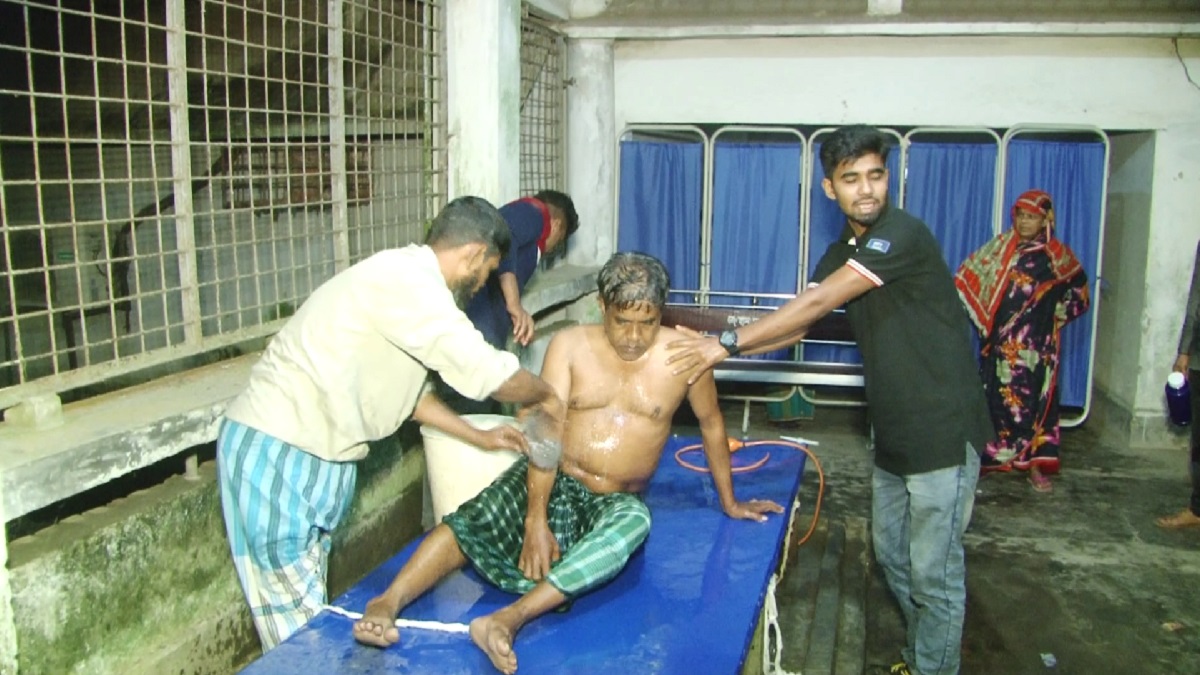 প্রার্থিতা প্রত্যাহারে বাধ্য করায় অভিমানে বিষপান