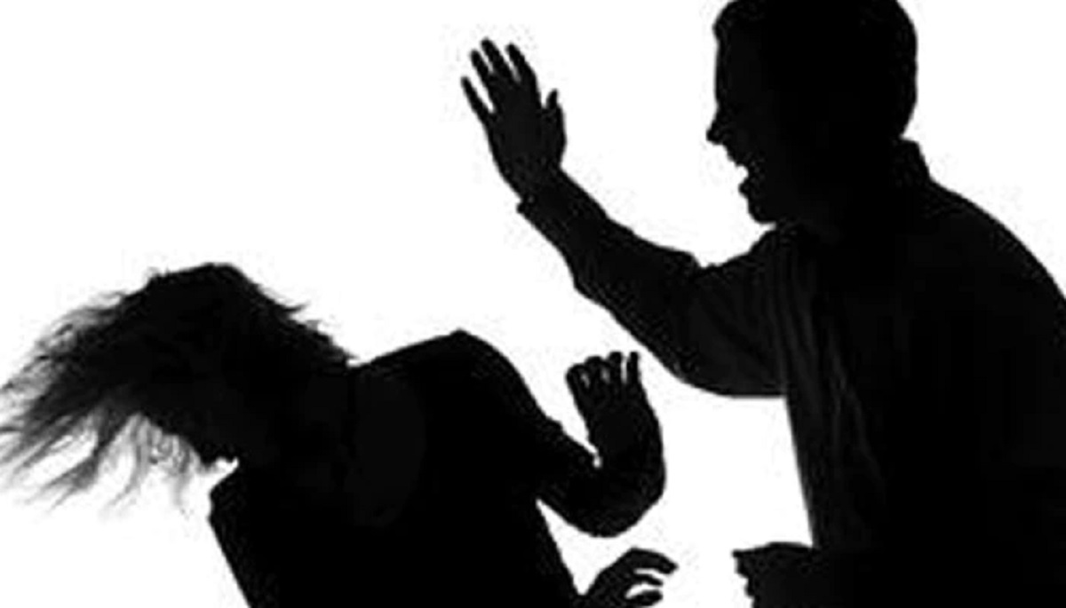 ভারতের ১৪ রাজ্যের ৩০ শতাংশ নারী মনে করেন স্ত্রীর গায়ে হাত তোলা ভুল না!