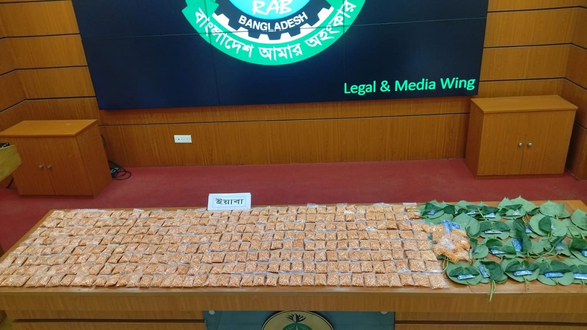 পানের ভাঁজে ইয়াবা পাচার, আটক ৩