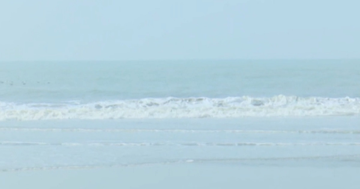 বঙ্গোপসাগরের বাংলা চ্যানেলে চলছে সাঁতার প্রতিযোগিতা