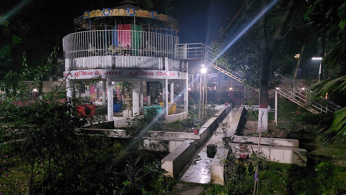 জয়নাল হাজারীর দাফন হবে মুজিব উদ্যানে, মাস্টারপাড়ায় শোকের ছায়া