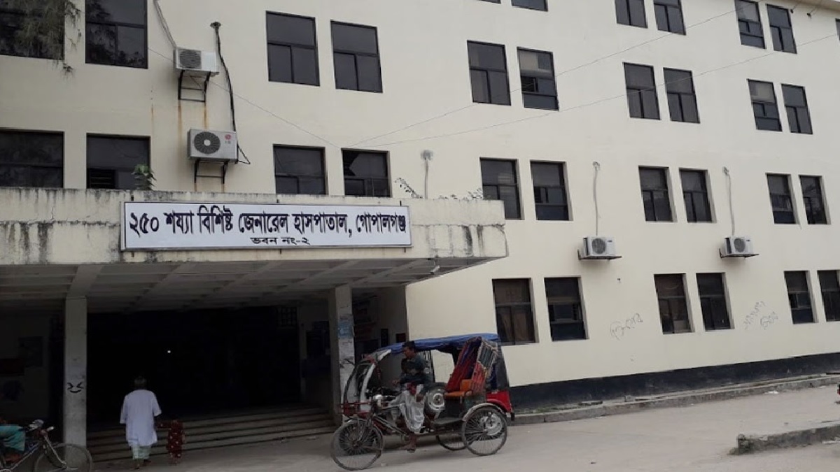 গোপালগঞ্জে শ্বশুর বাড়িতে গিয়ে স্ত্রীকে কুপিয়েছে মাদকাসক্ত স্বামী