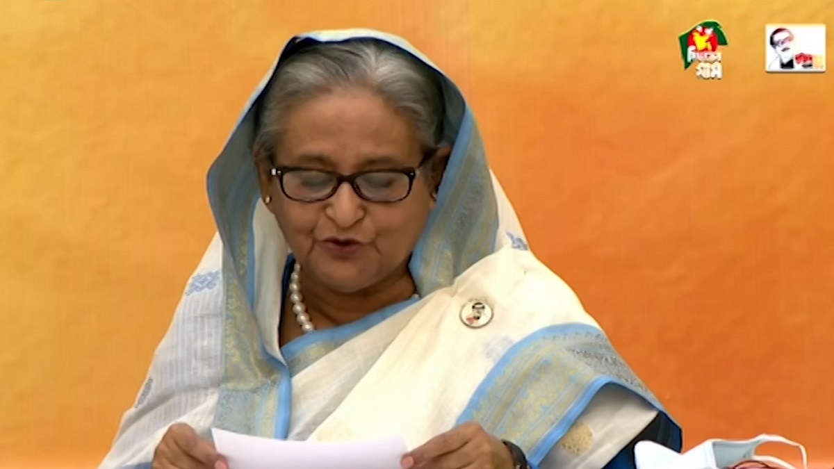 রাস্তায় নেমে গাড়ি ভাঙচুর করা শিক্ষার্থীদের কাজ নয়: প্রধানমন্ত্রী