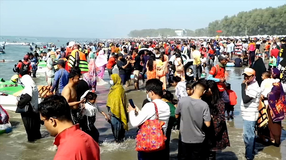 থার্টি ফার্স্ট নাইট উপলক্ষ্যে কক্সবাজারে পর্যটকের ঢল