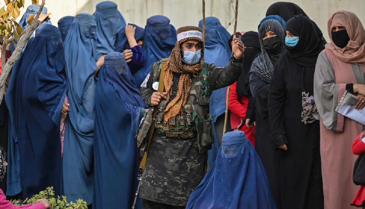 ঘনিষ্ঠ পুরুষ সঙ্গী ছাড়া দূরে ভ্রমণ করতে পারবেন না আফগান নারীরা