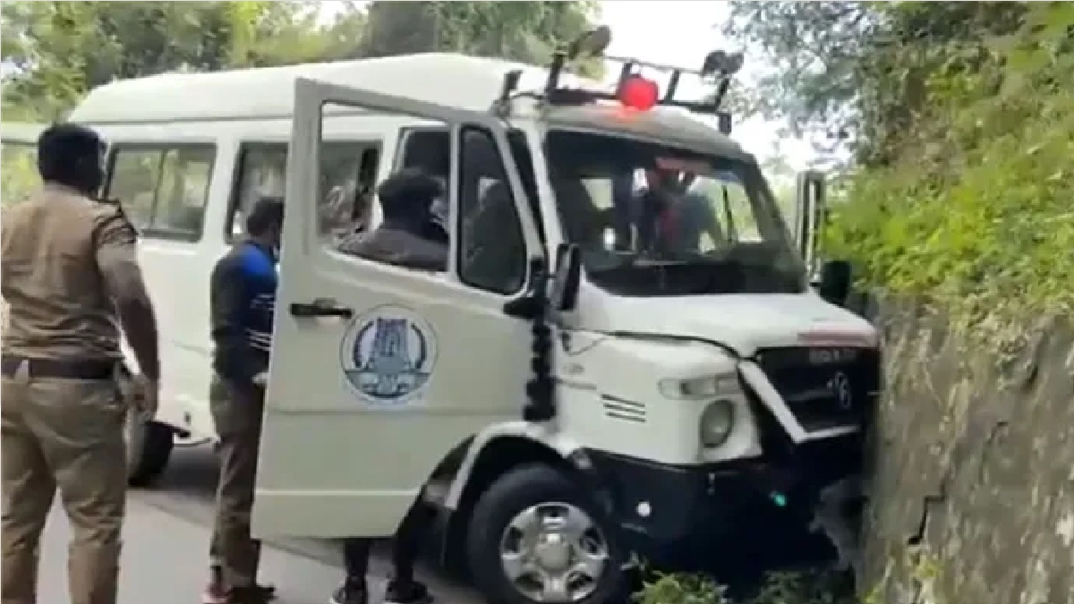 দুর্ঘটনার কবলে বিপিনের লাশ বহনকারী অ্যাম্বুলেন্স