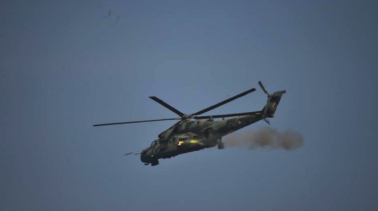 মিয়ানমার সেনাবাহিনীর হামলায় প্রাণভয়ে পালাচ্ছে হাজার হাজার বাসিন্দা