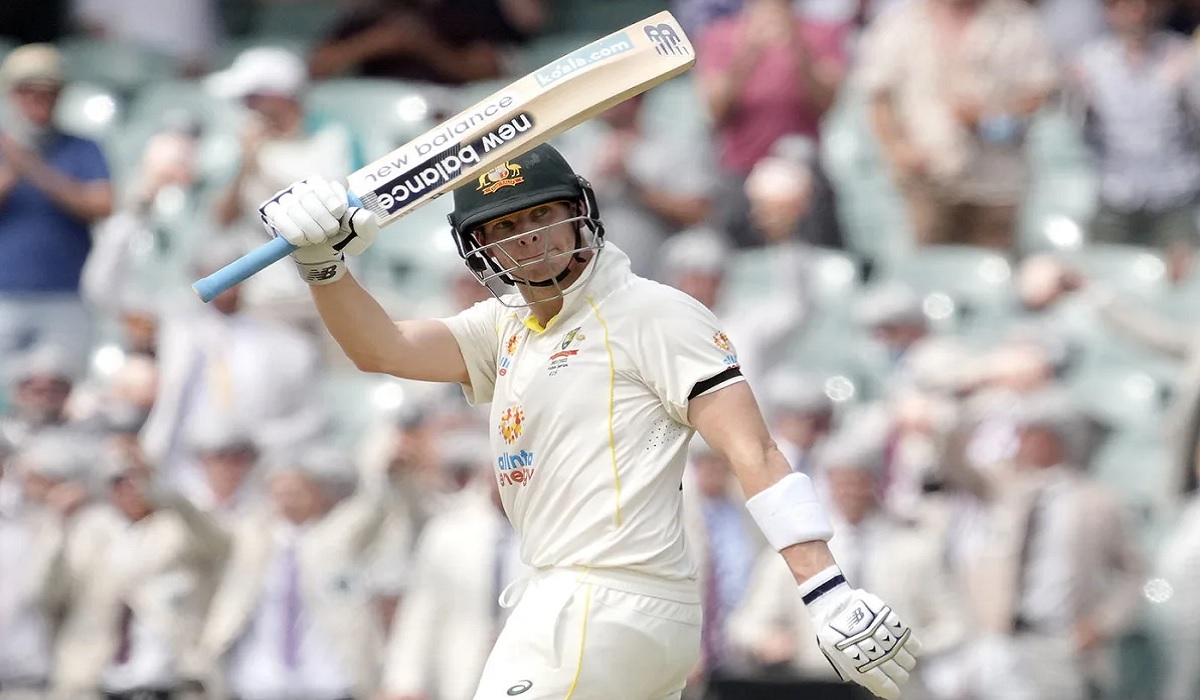 অজিদের রানের পাহাড়ের নিচে চাপা পড়েছে ইংল্যান্ড