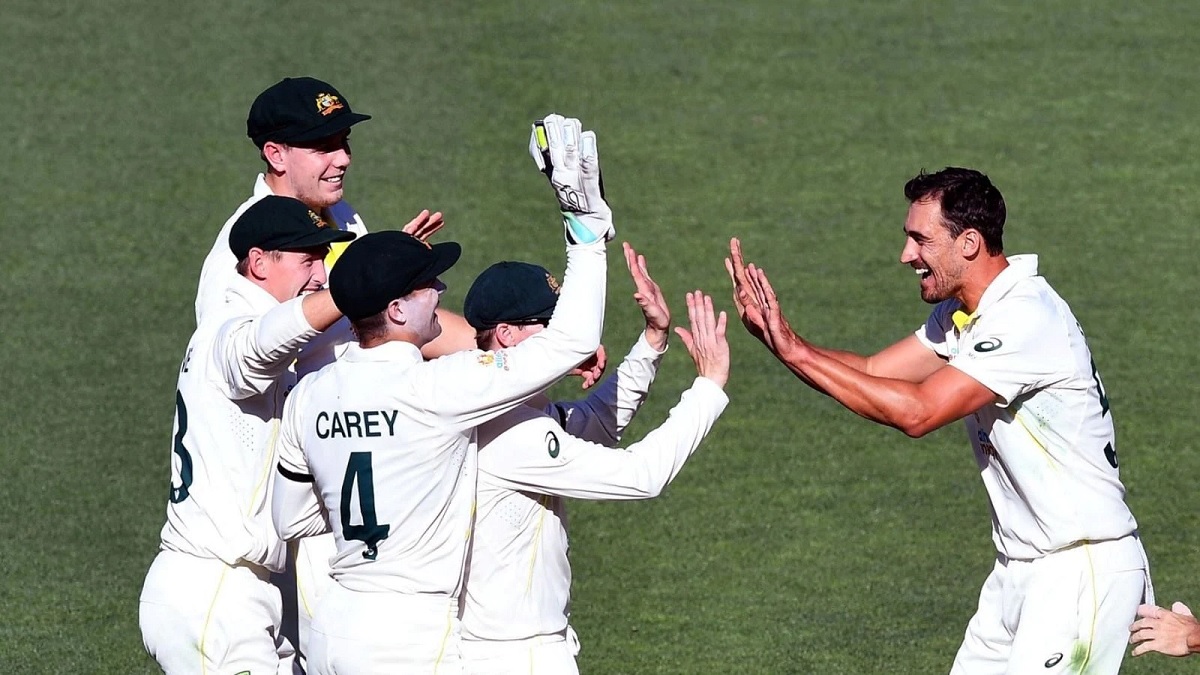 বড় লিডে ইংল্যান্ডকে চাপে রাখলো অস্ট্রেলিয়া