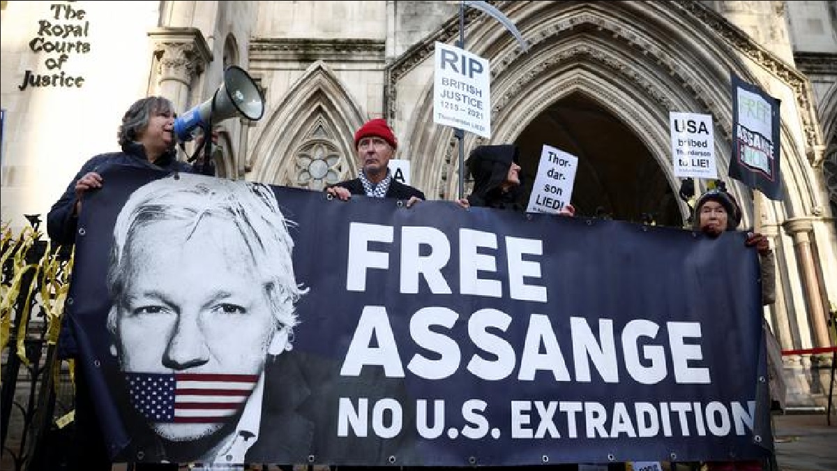 অ্যাসাঞ্জকে মার্কিন আদালতে তুলতে ব্রিটিশ আদালতের রায়