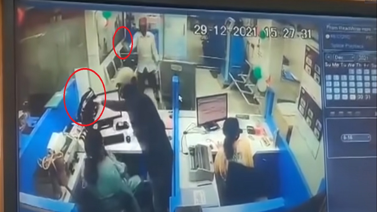 ব্যাংকে ডাকাতি, গুলিতে প্রাণ গেলো কর্মকর্তার