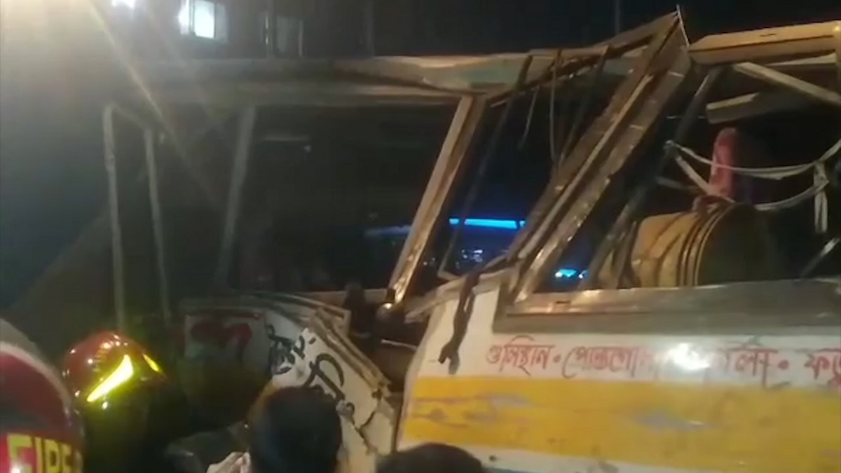 নারায়ণগঞ্জ দুর্ঘটনায় শিশুর বিচ্ছিন্ন পা উদ্ধার