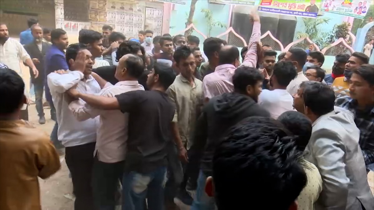 চট্টগ্রামে বিএনপির দুই পক্ষের সংঘর্ষ