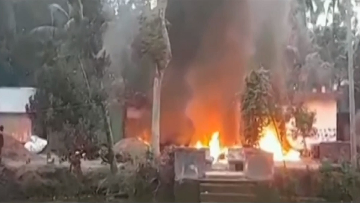 কুমিল্লায় নির্বাচনী প্রচারণায় হামলা, গাড়ি ভাঙচুর ও অগ্নিসংযোগ