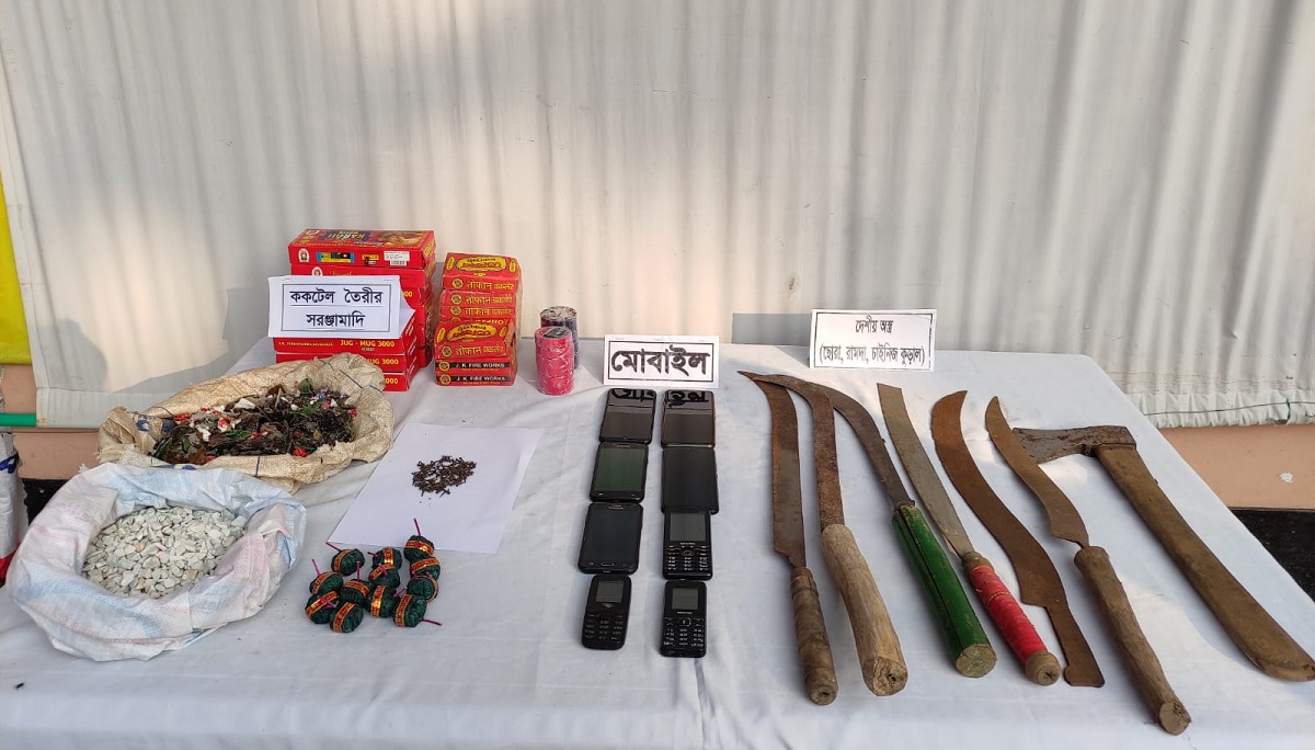 কুমিল্লায় ককটেল তৈরির সরঞ্জাম ও দেশীয় অস্ত্র উদ্ধার, গ্রেফতার ৭