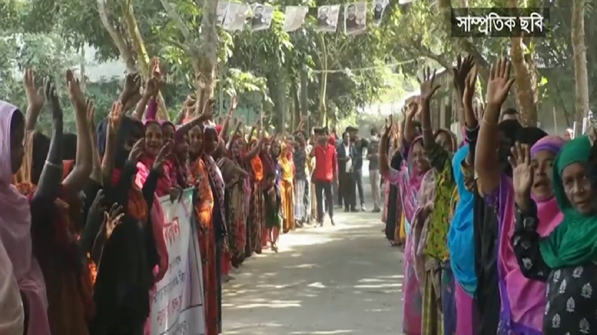 ২৫ বছর ধরে ভোট দিতে পারেন না ডাকরা পাড়ার বাসিন্দারা!