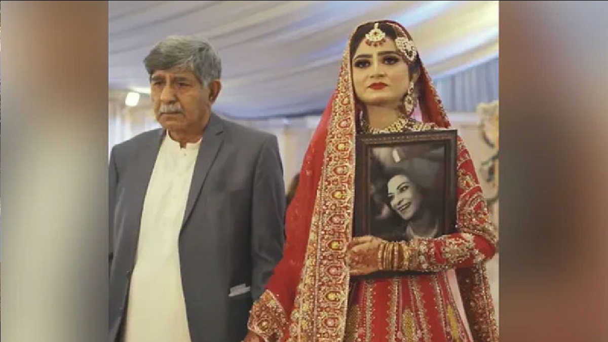 মৃত মায়ের ছবি বুকে নিয়ে বিয়ের আসরে কনে