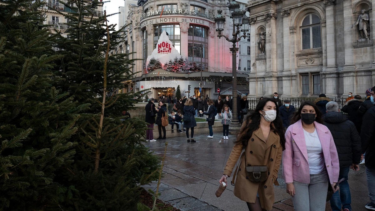ওমিক্রন আতঙ্কে ইউরোপে কড়াকড়ি