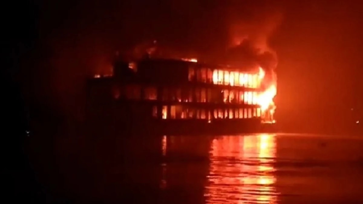 অভিযান-১০ লঞ্চের মালিকসহ ৮ জনের বিরুদ্ধে গ্রেফতারি পরোয়ানা