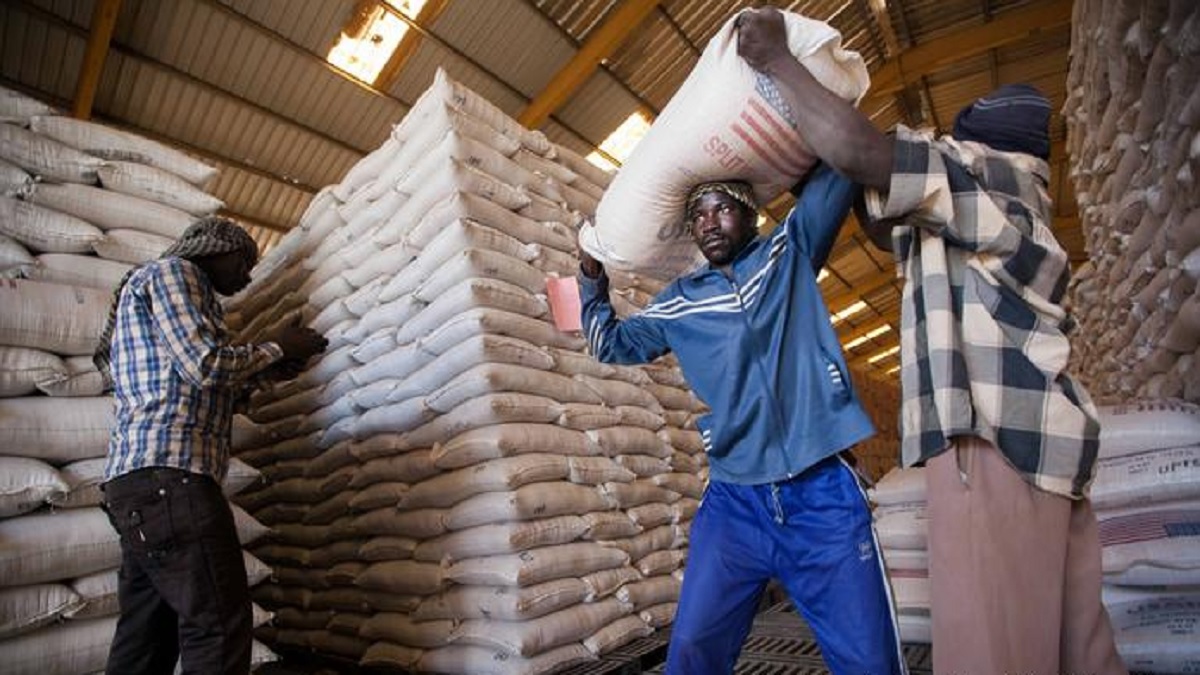 বিশ্ব খাদ্য সংস্থার গুদাম থেকে ১৭০০ টন খাবার লুট