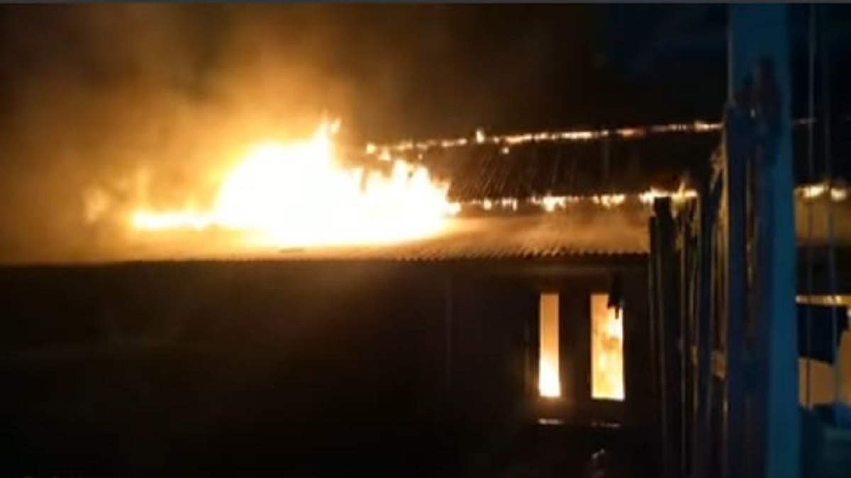 গোবিন্দগঞ্জে আগুনে পুড়ে ছাই শিক্ষকের বসতবাড়ি