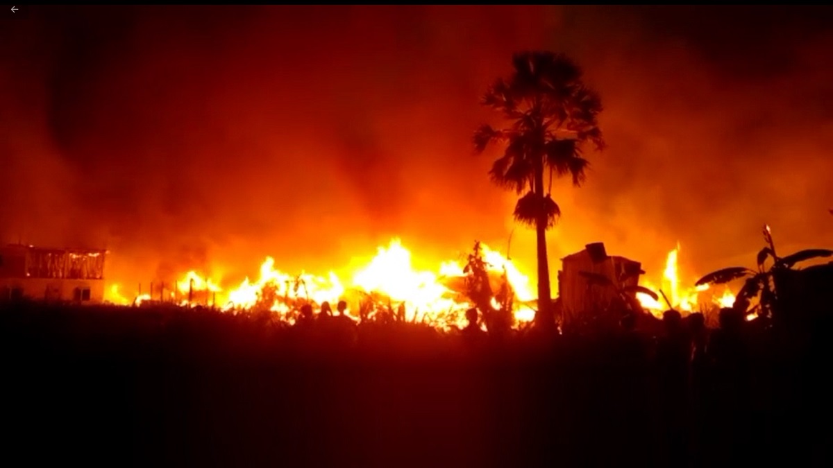 গাজীপুরে আগুনে ৯টি ঝুট গুদাম ভস্মীভূত