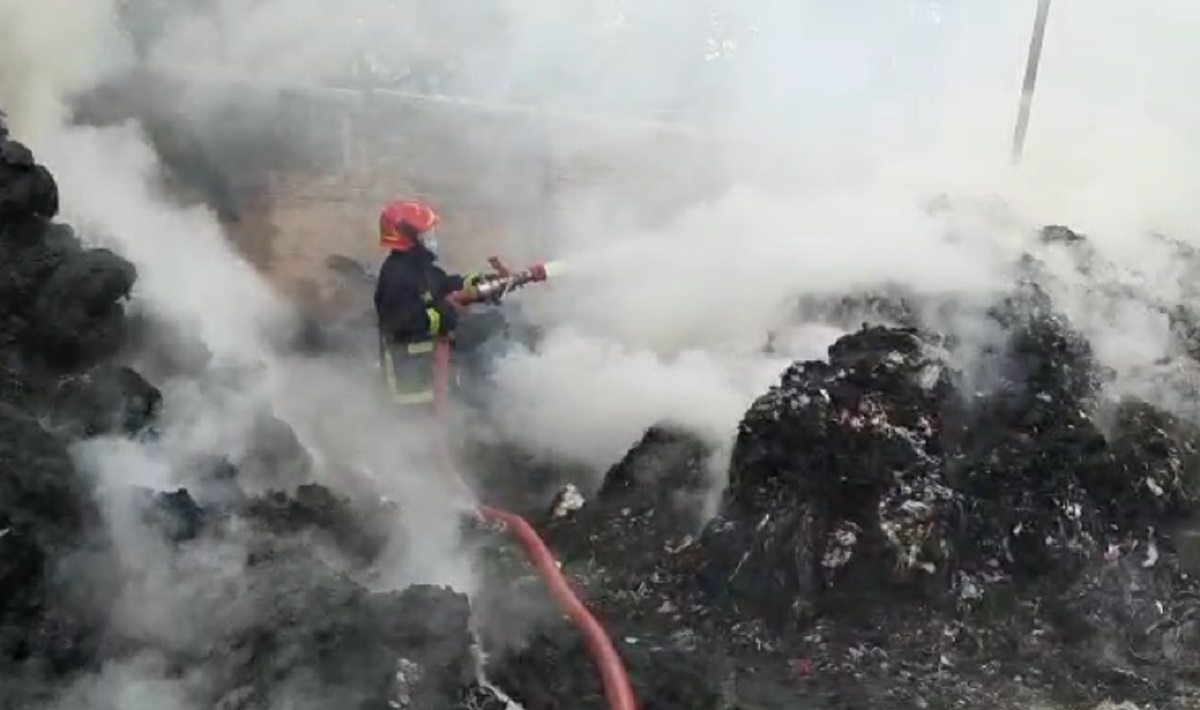 গাজীপুরে ঝুটের গোডাউনে লাগা আগুন নিয়ন্ত্রণে