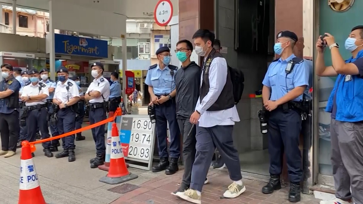 হংকংয়ে ‘স্ট্যান্ড নিউজ’র কার্যালয়ে অভিযান, কার্যক্রম বন্ধ