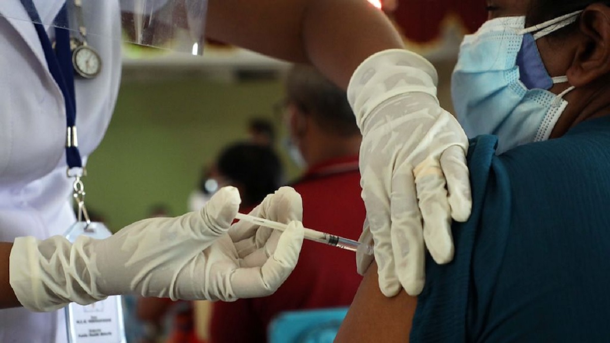 ভারতেও শুরু হচ্ছে বুস্টার ডোজ, শুরুতেই পাবে ফ্রন্টলাইনাররা