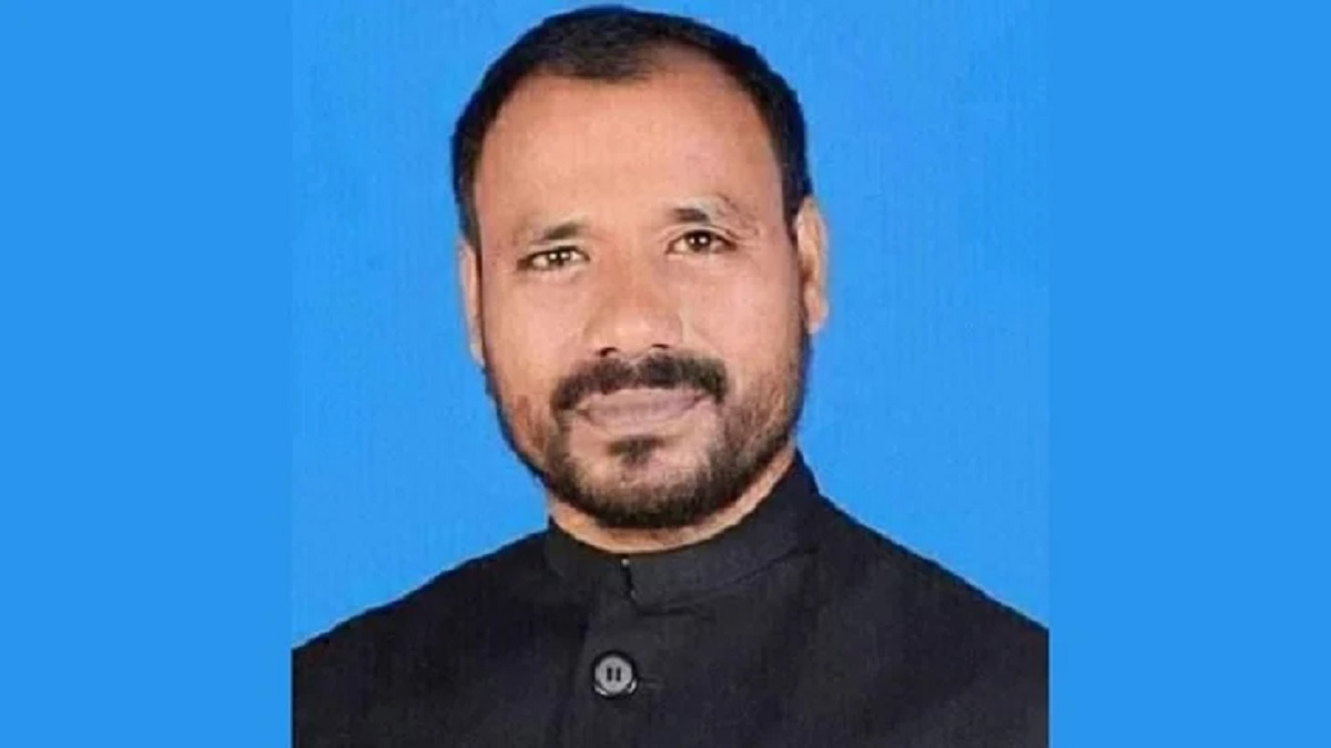 শিক্ষা কর্মকর্তাকে লাঞ্ছনা: দেওয়ানগঞ্জ পৌর মেয়র গ্রেফতার