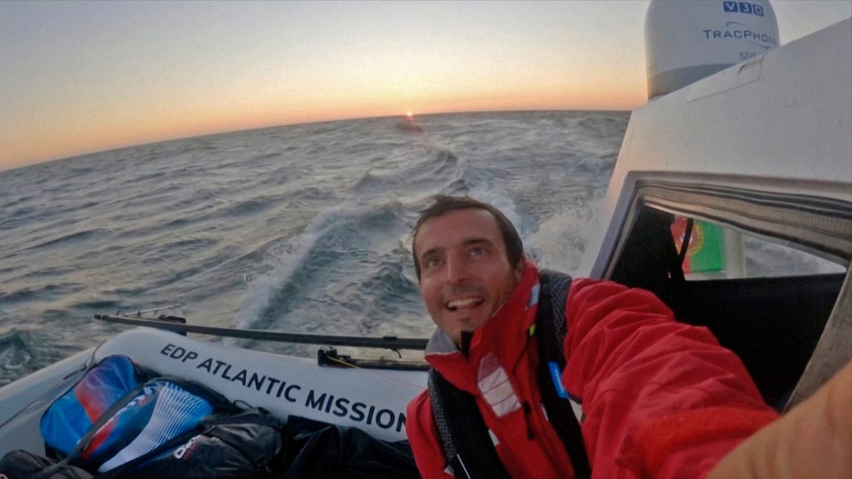 ঘুড়ি দিয়ে নৌকা চালিয়ে আটলান্টিক পাড়ি!