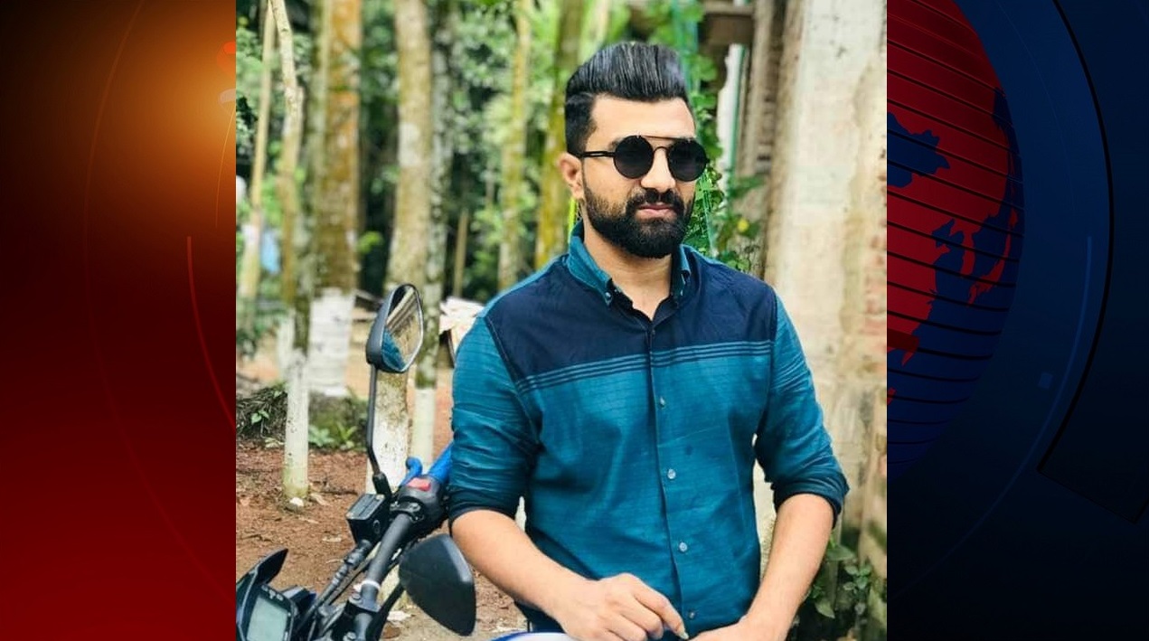 ‘নৌকার বিরুদ্ধে স্ট্যাটাস দিলে ধরি আনি ক্রসফায়ার করিয়াম’