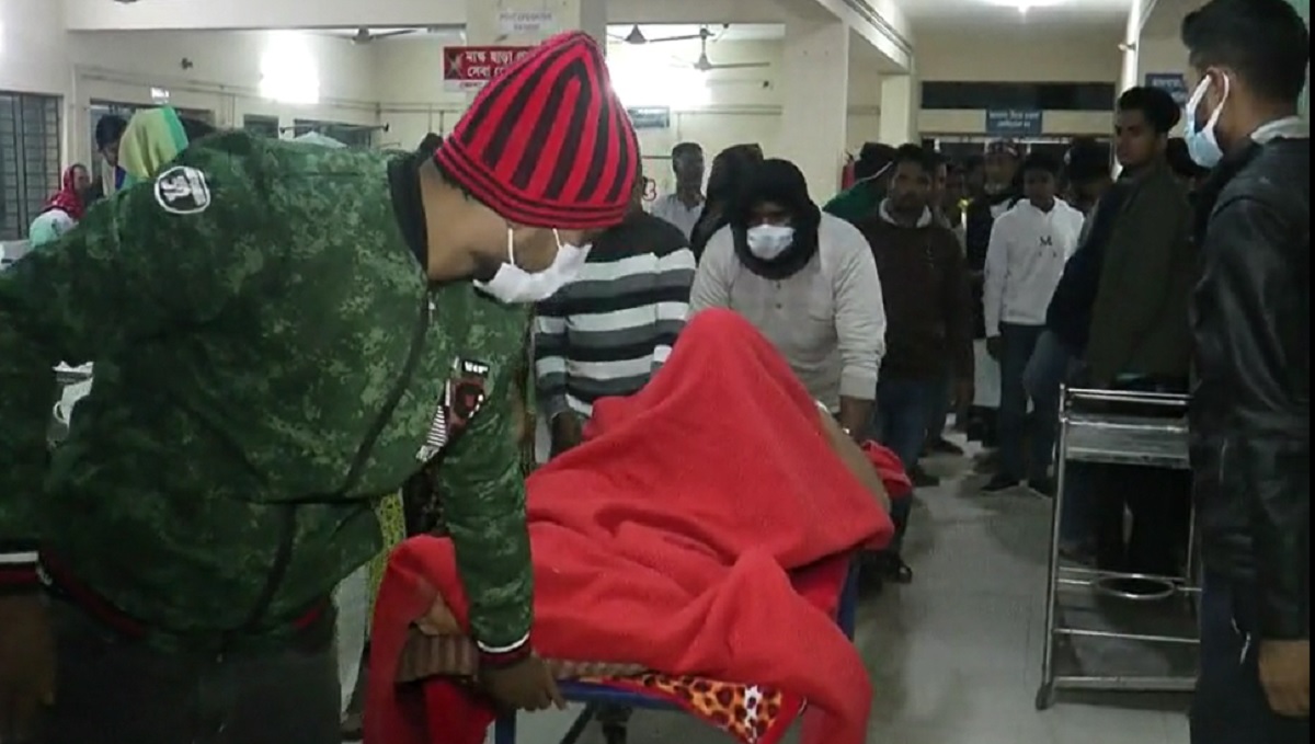 মাদারীপুরে ব্যাডমিন্টন খেলা নিয়ে দ্বন্দ্ব; এইচএসসি পরীক্ষার্থীকে কুপিয়ে জখম