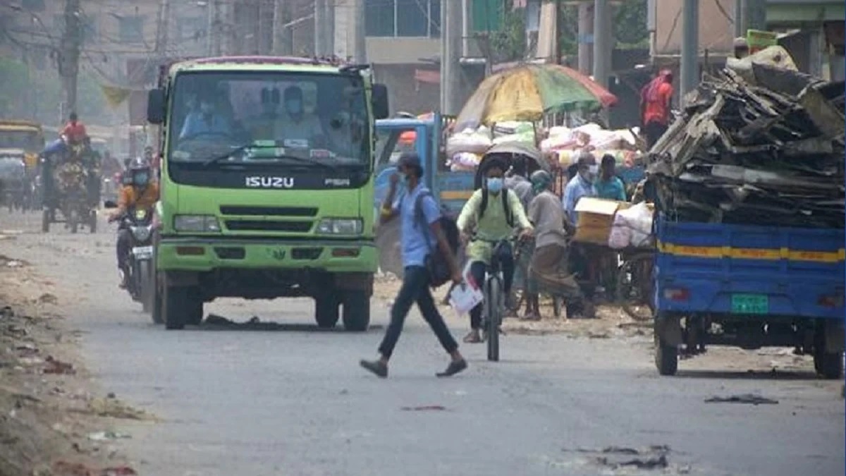 ময়লার গাড়ির বেপরোয়া চলাচল থামবে কবে?