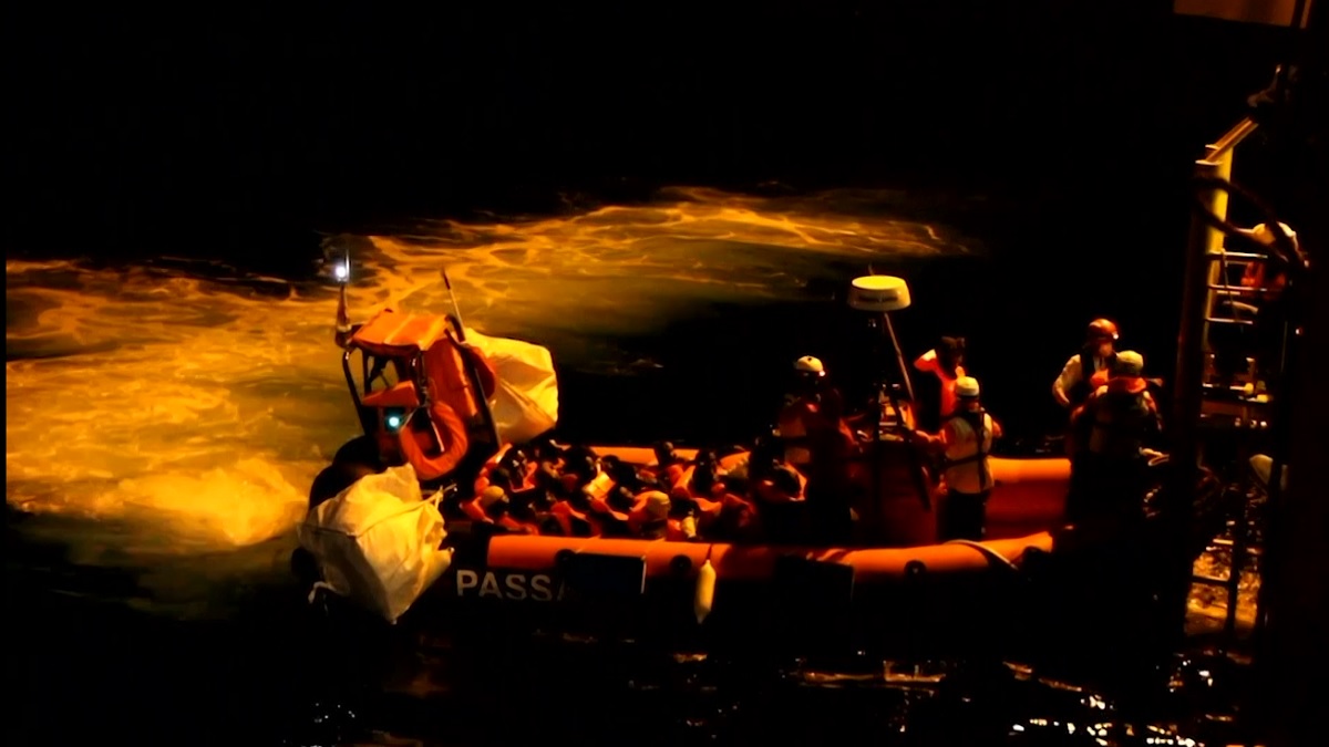 ভূমধ্যসাগর থেকে সাড়ে ৪শ’ অভিবাসনপ্রত্যাশী উদ্ধার