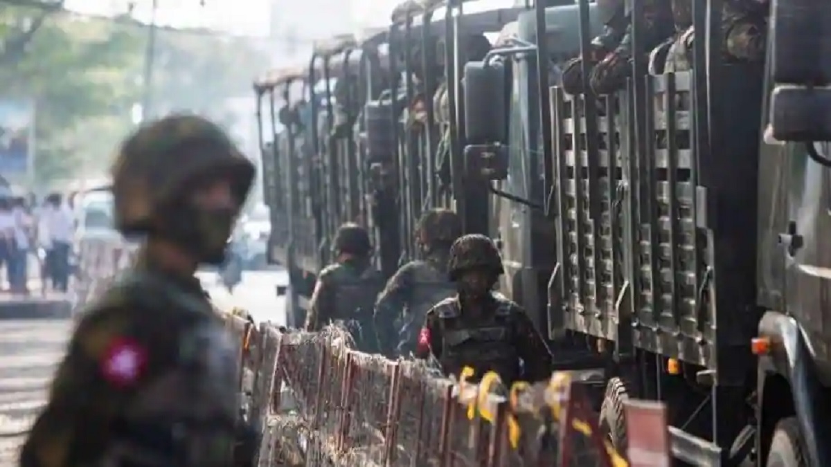 মিয়ানমারে ৩০ জনকে গুলি করে হত্যা, পুড়িয়ে দেয়া হয়েছে মরদেহ