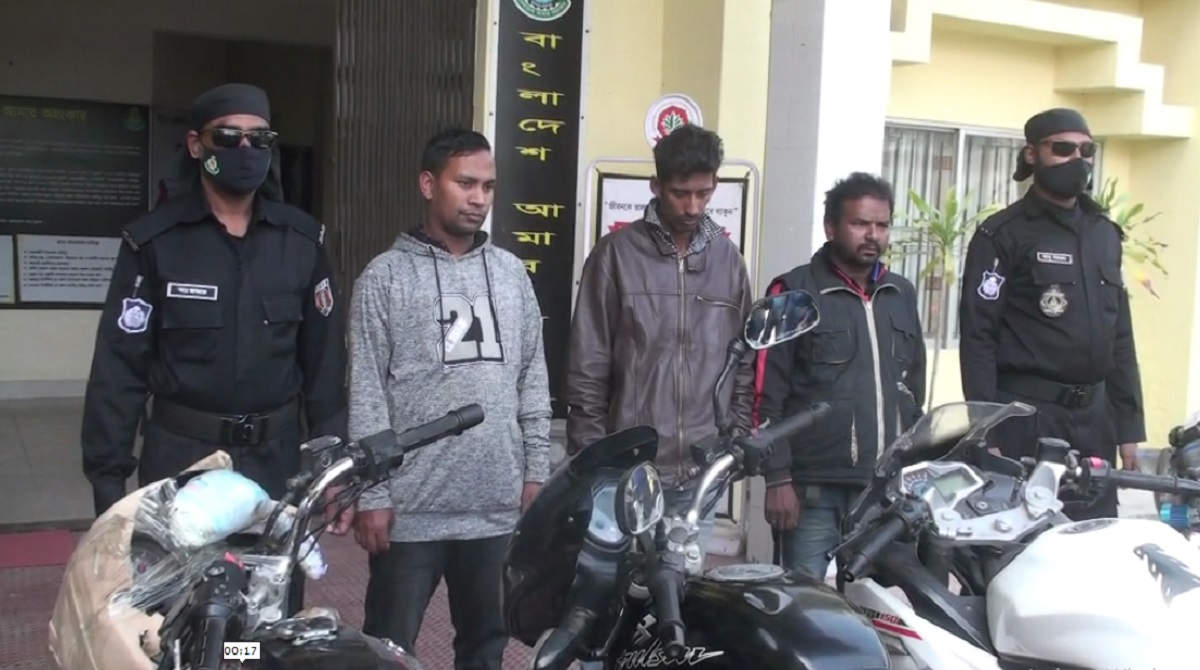 মোটরসাইকেল চুরি করে অনলাইন প্লাটফর্মে বিক্রি, আটক ৩