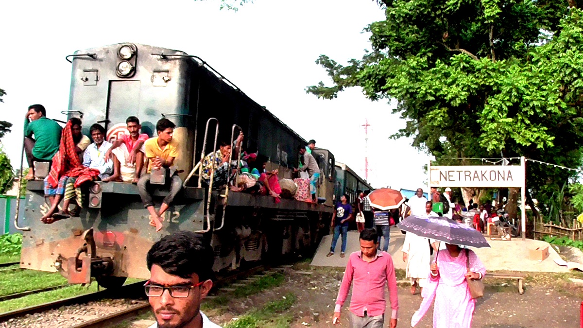 নির্বাচনী প্রতীক আনতে গিয়ে ট্রেনে কাটা পড়ে মৃত ১, প্রার্থীসহ আহত ৫