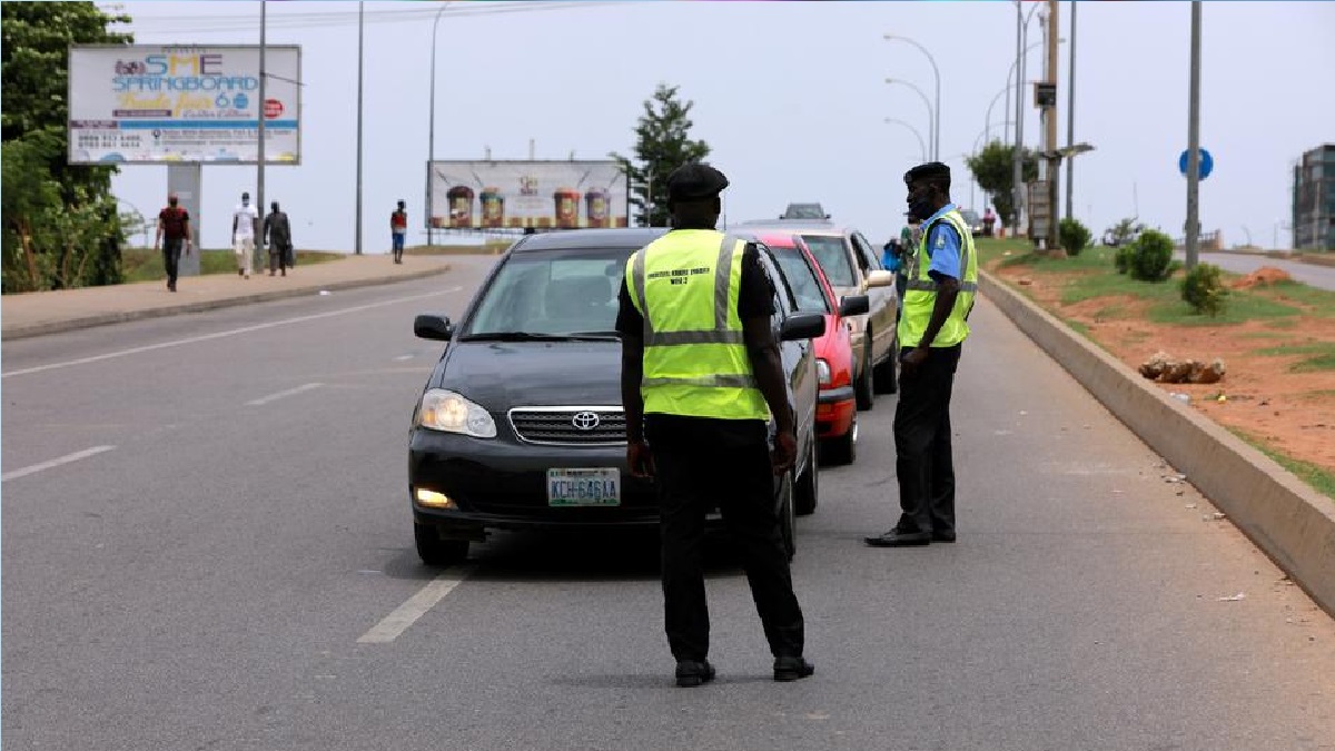 নামাজ চলাকালীন মসজিদে বন্দুকধারীর হামলা, নিহত ৯