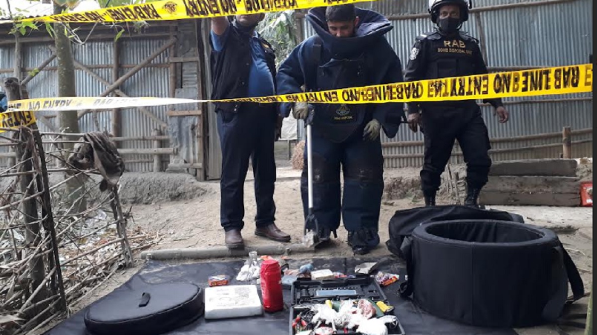 নীলফামারীতে জঙ্গিবিরোধী অভিযান; বোমা উদ্ধার, আটক ৭