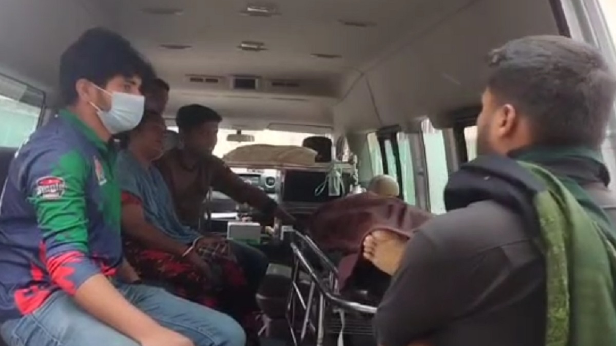 সড়ক দুর্ঘটনায় নোবিপ্রবি শিক্ষার্থীর মৃত্যু, সহপাঠীদের বিক্ষোভ