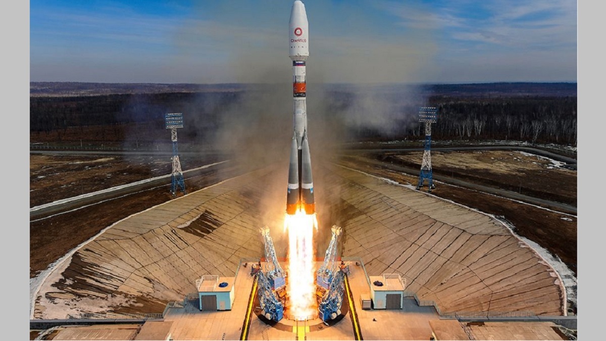 কাজাখস্তান থেকে মহাকাশে একদিনে ৩৬টি স্যাটেলাইট পাঠালো ওয়ানওয়েব