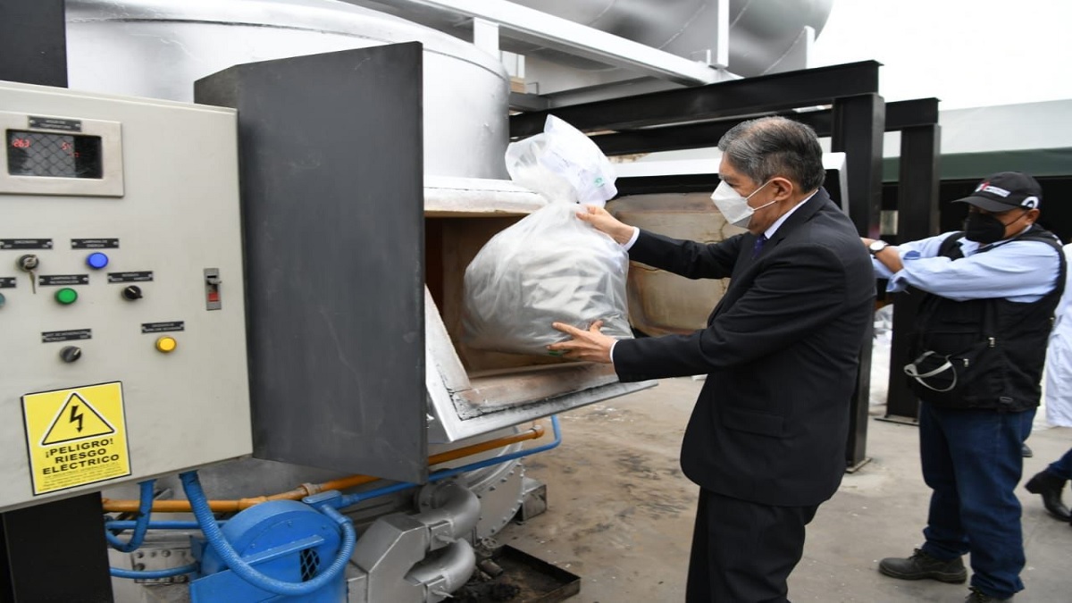 পেরুতে মাদক জব্দের রেকর্ড, পুড়িয়ে ধ্বংস