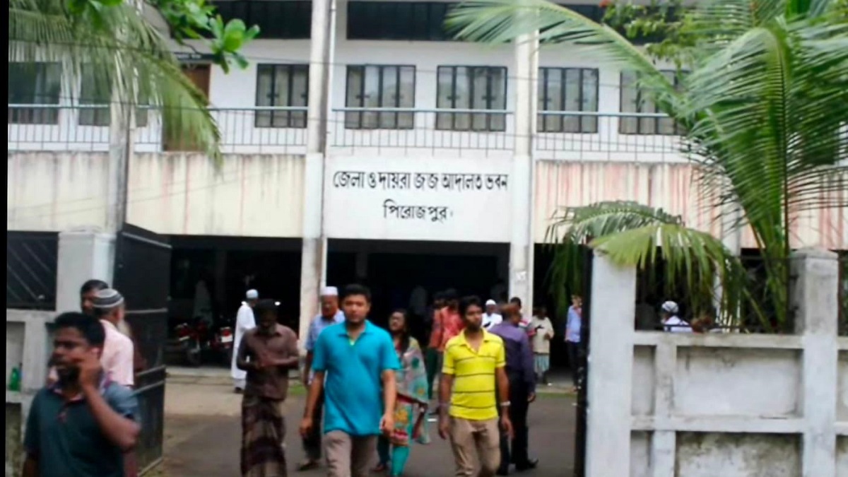 ছাগল চুরি করে ভুরিভোজ, স্বাস্থ্য কমপ্লেক্সের ৪ কর্মচারীর বিরূদ্ধে মামলা