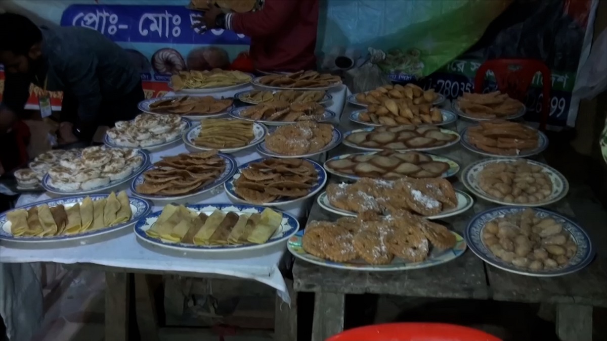 গোপালগঞ্জে জমজমাট পিঠা উৎসব