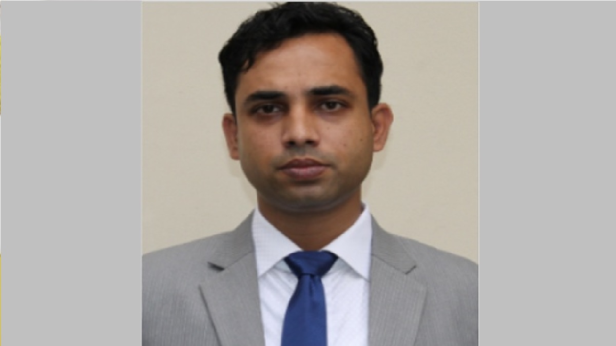 লঞ্চ থেকে লাফিয়ে স্ত্রীসহ প্রাণে বাঁচলেন পাথরঘাটার ইউএনও