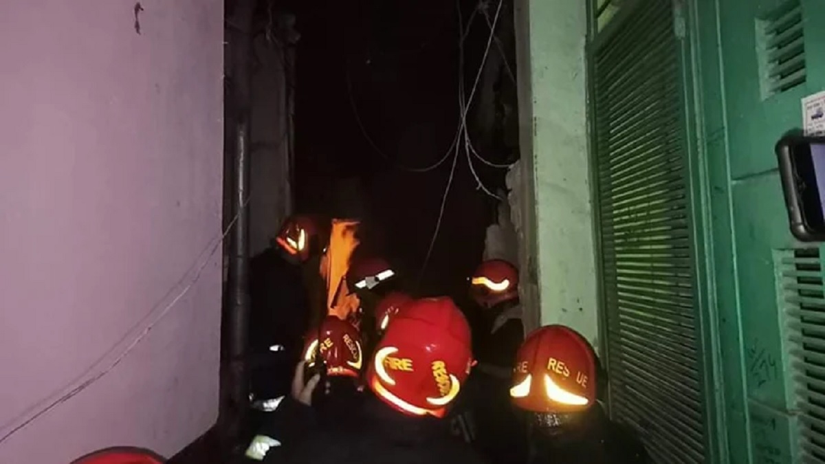 পুরান ঢাকায় ভবন ধস