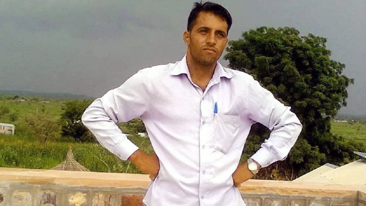 অবৈধ মদ ব্যবসার প্রতিবাদ করায় যুবকের হাত-পা ভেঙে পেরেক গেঁথে দিল দুর্বৃত্তরা!