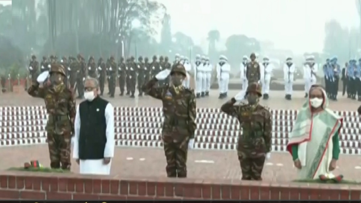 বিজয়ের সুবর্ণজয়ন্তীতে জানানো হয়েছে রাষ্ট্রীয় শ্রদ্ধা